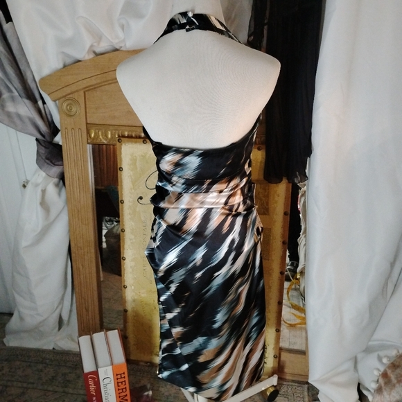 Silky Form Fitted Pin Up Vibe. Blues, Cream &  Browns. London Times Halter Dress - Picture 7 of 13